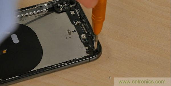 拆解iPhone XS:發(fā)現(xiàn)7納米工藝的奧秘