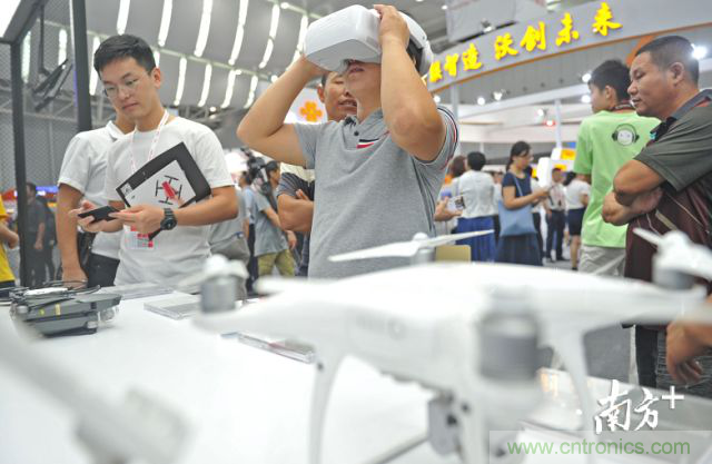 打破傳統模式極限，探路人工智能讓數據“自我學習”