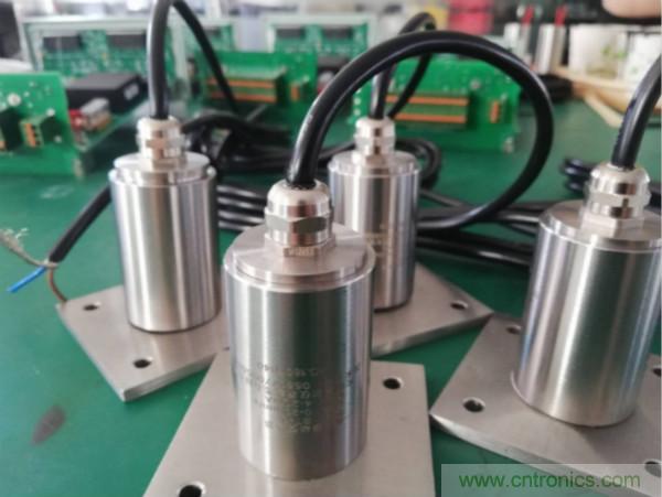 振動(dòng)傳感器的機(jī)電變換原理？主要的分類有哪些？