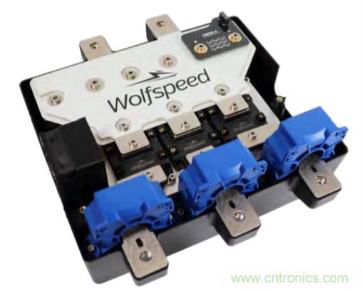 新型SiC功率模塊以之Si IGBT,在更小的封裝內提供更高的功率密度