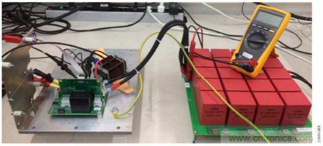 如何用隔離式柵極驅動器和LT3999 DC/DC轉換器驅動1200 V SiC電源模塊？