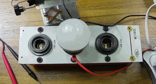 電燈泡內(nèi)通有交流電,為什么看不到燈泡在閃爍?