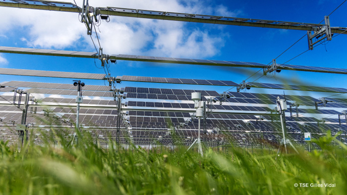 意法半導(dǎo)體與TSE達(dá)成15年太陽能供電協(xié)議,為法國工廠注入“陽光動力” 意法半導(dǎo)體與TSE達(dá)成15年太陽能供電協(xié)議,為法國工廠注入“陽光動力”